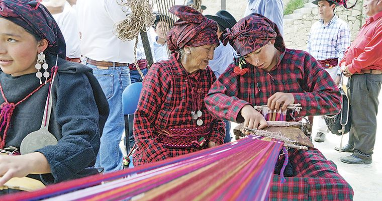 Tupe - un extraño pueblo que sobrevivió a dos imperios 000015633M