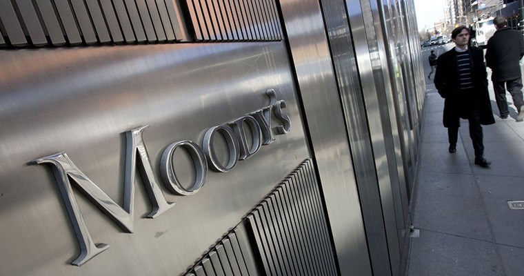 Moody's rebaja a