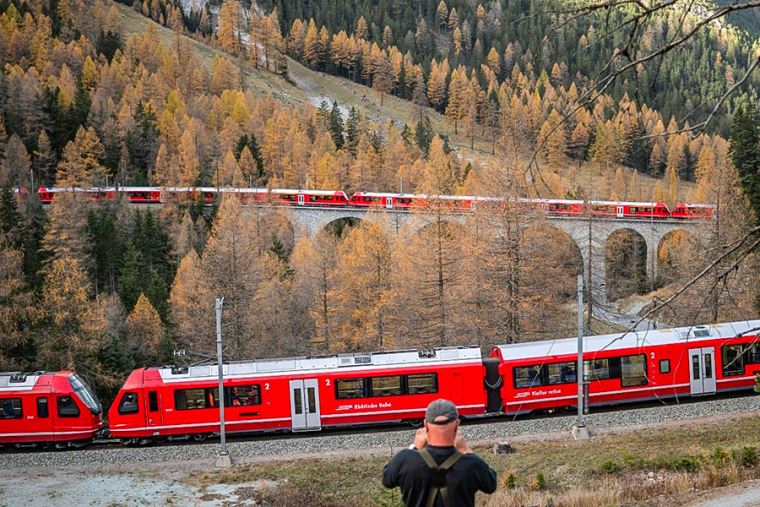 El tren de pasajeros más largo del mundo se encuentra en Suiza [fotos]